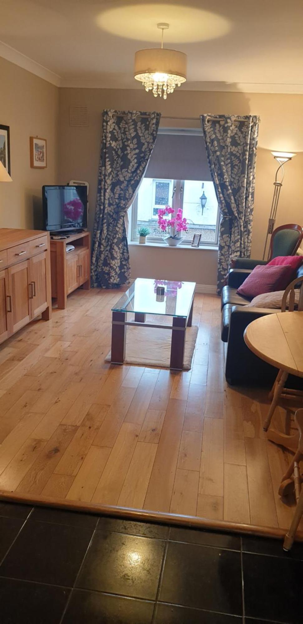 Town Centre Apartment Trim Bagian luar foto